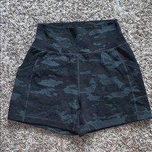 Alphalete Women’s Black Camo Pocket Shorts